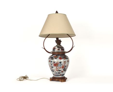 18th Cent. Japanese lidded vase in Arita porcelain - made into a lamp || Achttiende eeuwse gedekselde Japanse vaas in porsele