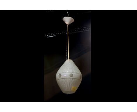 fifties'/sixties lamp in glass with etched geometric decor || Fifties'/sixties hanglamp met kap in deels geëtst glas met een 