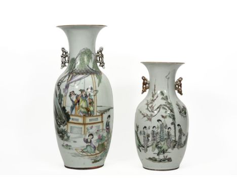 two Chinese Republic period vases in porcelain with a polychrome decor || Lot van twee Chinese vazen uit de Republiek-periode