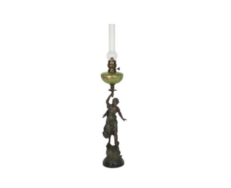 19th Cent. paraffin lamp in metal with glass container || Negentiende eeuwse petroleumlamp met container in beschilderd glas 