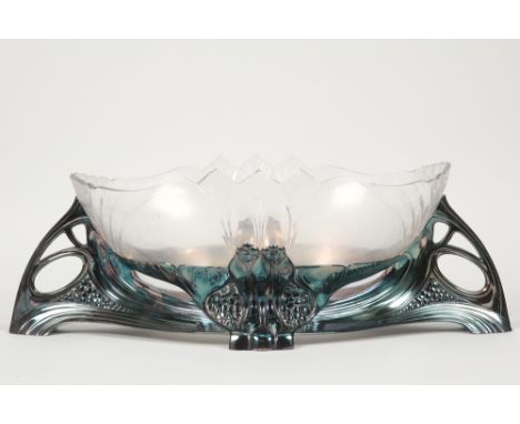 WMF marked Art Nouveau centerpiece with typical whiplash ornamentation and with its original clear glass bowl || WMF bootvorm