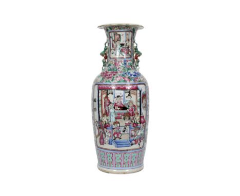 antique Chinese vase in porcelain with a polychrome decor with figures || Antieke Chinese vaas in porselein met een polychroo