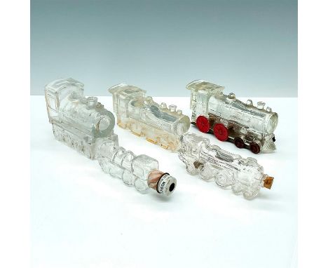 Nice grouping of glass locomotives of various manufacturers, the largest measuring 5.25 in. L x 1.5 in. W x 2 in. H. One stil