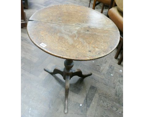Georgian circular oak snap top occasional table on pillar and tripod base 23" diameter 