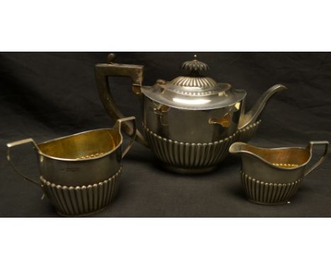 A matched silver three piece tea service, teapot, Sheffield 1922; milk jug, sugar bowl, London 1902 (3) 