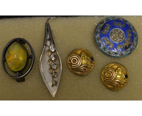 Jewellery - a Chinese enamel brooch; a gilt Art Nouveau brooch; another, similar; etc