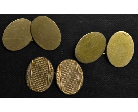 A pair of gold coloured metal oval cufflinks of plain design, marked 18, 11.5g; a single 9ct gold oval cufflink, engine turne