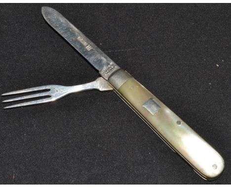 An Edwardian silver and mother of pearl folding fruit knife and fork, Sheffield 1901