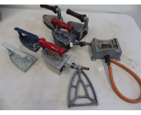 Wrights Eureka gas set No 350 to include stove, 2 irons and a trivet all enamel together with 2 Izot gas irons with enamel to