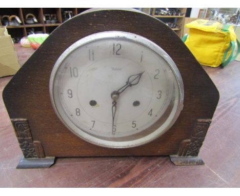 Mantel clock with key and pendulum