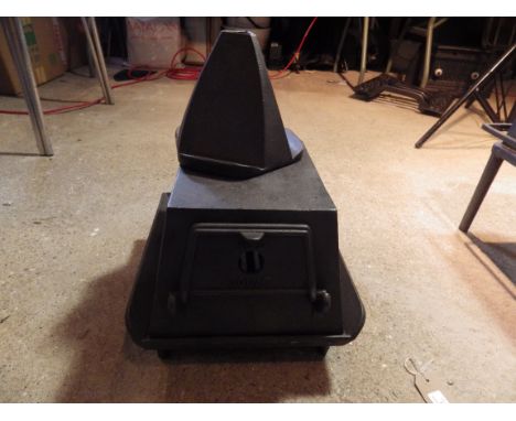 No.2 Squat cast iron stove with grate and hinged door and chimney flue stand rest for 3 irons