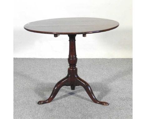 A George III oak occasional table, with a circular top, on a tripod base80d x 68h cm