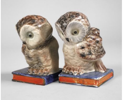 Goebel Paar Buchstützen als Büchereuleeinmal undeutliche Pressmarke 1923-1936, Prägezeichen X.S.1, Pinselbuchstabe vB sowie a