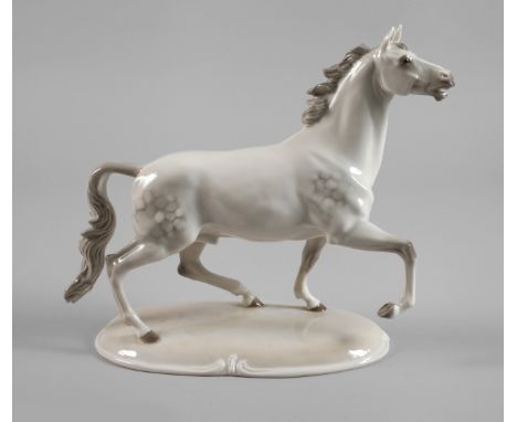 Nymphenburg "Pferd im Trab"Entwurf Hanns Goebl 1935, Press- und grüne Stempelmarke ab 1997, geprägte Modellnummer 807 und Num
