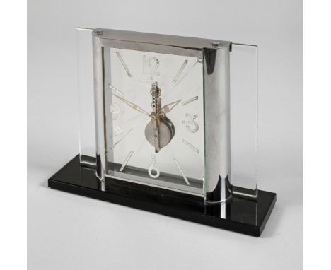 Art déco-Tischuhr Jaeger-LeCoultre Schweiz, um 1930, feines verchromtes Stabwerk mit Ankergang, 8 Tage Laufzeit, Gehäuse aus 