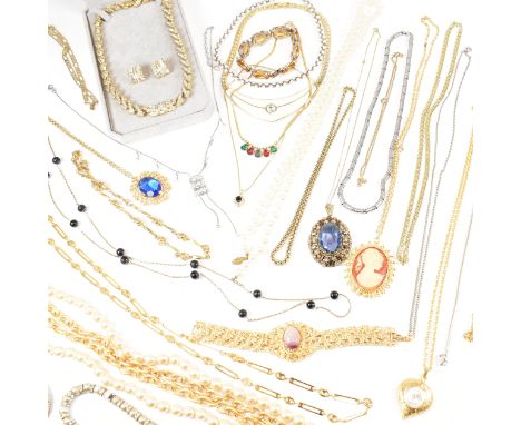 Assorted gold and silver tone vintage costume jewellery. The lot to include various gold tone chain necklaces. A simulated pe