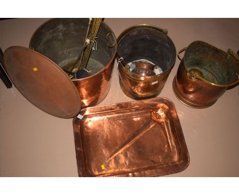 A quantity of brass and copper, to include: a brass log bin; coal scuttle; chestnut roaster; toasting fork; and a copper meat
