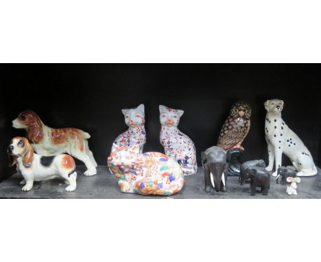 MIXED LOT OF CERAMIC ANIMALS, TREEN ELEPHANTS, ETC. 