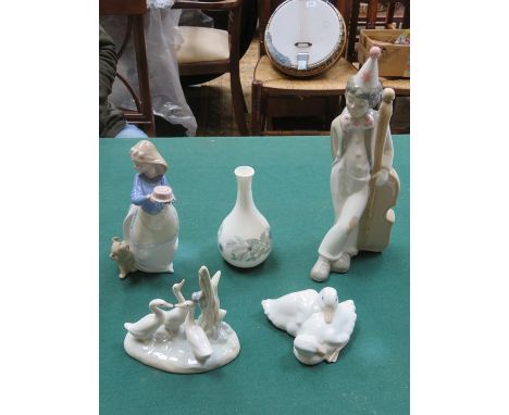 THREE NAO FIGURES LLADRO STYLE CLOWN, PLUS WEDGEWOOD VASE