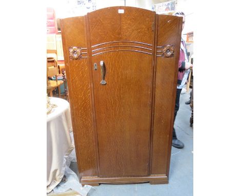 SINGLE DOOR WARDROBE