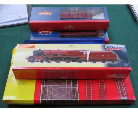 BOXED HORNBY DIGITAL SOUND, OO SCALE STEAM LOCOMOTIVE. ALSO BACHMANN COACHES, TRACK, ETC.