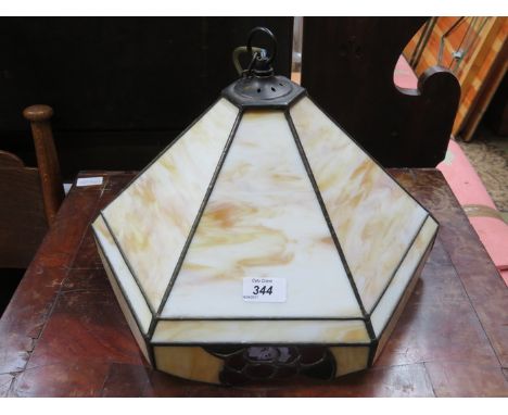 TIFFANY STYLE DECORATIVE MARBLED LAMP SHADE  