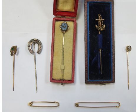 MIXED LOT OF VARIOUS TIE/HAT PINS PLUS TWO 9ct GOLD 