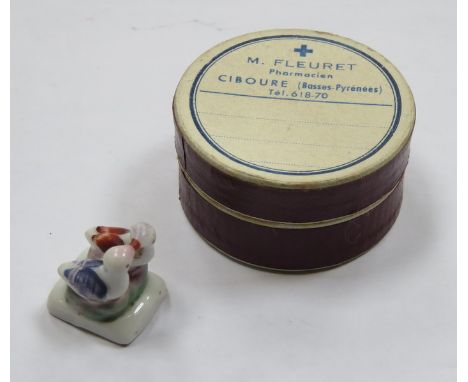 MINIATURE HAND PAINTED CERAMIC BIRD FIGURE GROUP