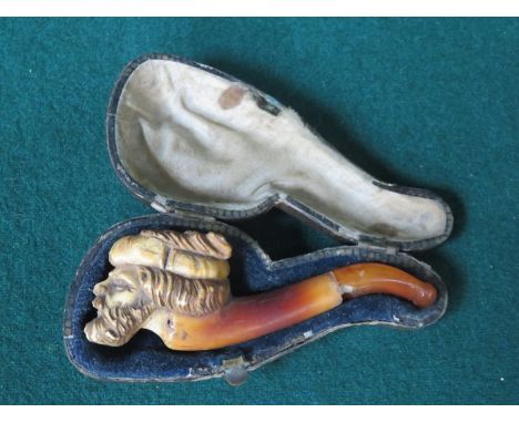 CASED FIGURE FORM MEERSCHAUM PIPE WITH AMBER MOUTHPIECE (AT FAULT) 