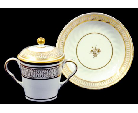 A WORCESTER TWO HANDLED GILT CHOCOLATE CUP AND COVER AND A MATCHING CONTEMPORARY FLUTED WORCESTER SAUCER, 11CM H, CIRCA 1800