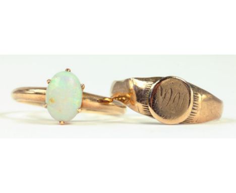 AN OPAL RING IN GOLD, SIZE L AND A GOLD SIGNET RING, 3G GROSS