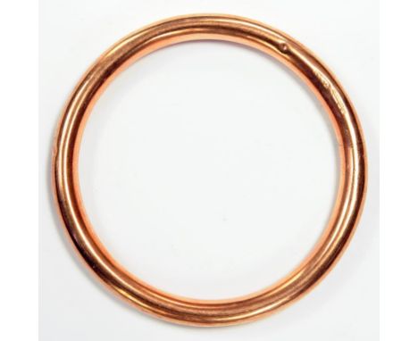A 9CT GOLD BANGLE, BIRMINGHAM 1919, 20.7G
