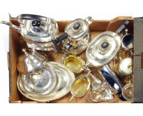AN EARLY 20TH CENTURY EPNS TEA KETTLE ON LAMP STAND, 30CM H, AN EPNS FOUR PIECE TEA SERVICE AND MISCELLANEOUS PLATED WARE