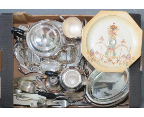 AN EPNS ASPARAGUS DISH, RACK AND BUTTER BOAT, 31CM W, EARLY 20TH CENTURY AND MISCELLANEOUS PLATED WARE, INCLUDING A TEA SERVI