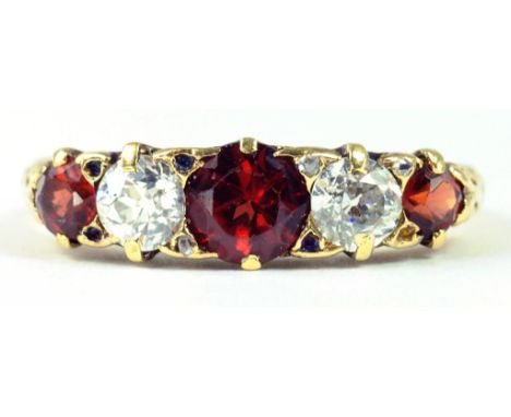 A RUBY AND DIAMOND RING IN GOLD, SIZE I, 3.4G GROSS