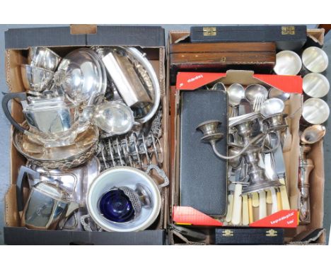 MISCELLANEOUS EARLY 20TH CENTURY AND LATER PLATED WARE TO INCLUDE A FOUR PIECE TEA SERVICE, INITIALLED 'C', LIDDED JUG 19CM H