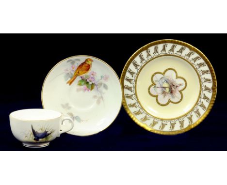 A MICHAEL CRAWLEY PRIMROSE GROUND PLATE PAINTED WITH A BLUETIT ON A BRANCH, SIGNED, 15.5CM DIAM AND A ROYAL WORCESTER TEACUP 