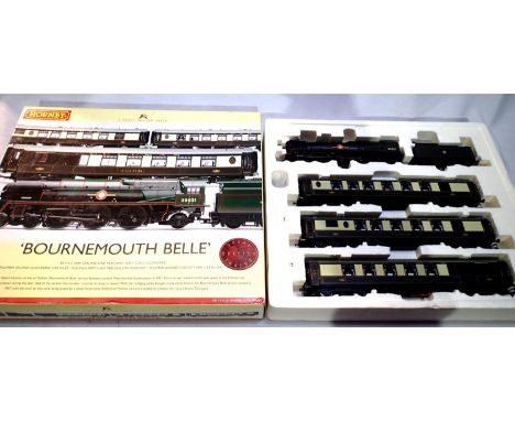 OO scale Hornby R2300 Bournemouth Belle train pack, comprising of New Zealand line, 35021, Early Crest with three Pullman coa