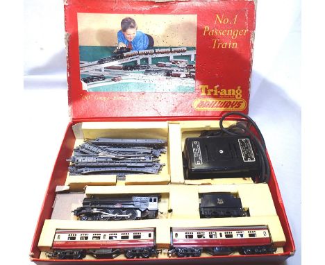 OO scale Triang Railways no 1 passenger train set to include Princess Elizabeth black, two coaches, grey track, transformer, 