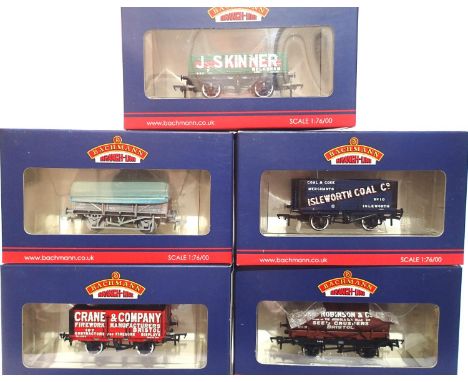 OO scale, Bachmann, 5x Private Owner wagons, all different, excellent condition, slight storage wear to boxes. P&amp;P Group 