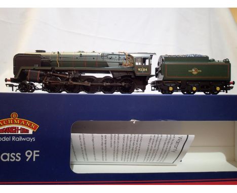 OO scale Bachmann 32-851 K, class 9F, 92214, Green Late Crest, Leicester City, nameplates in near mint condition, box has sto