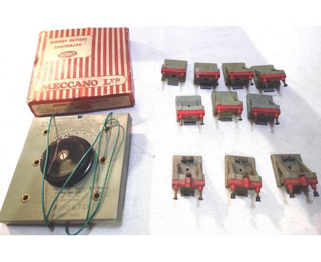 Hornby Dublo 1080 battery controller, boxed, plus 7x plastic buffer stops and 3x plastic electric buffer stops. P&amp;P Group