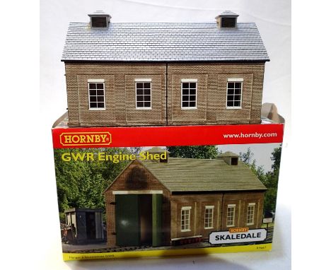OO gauge Hornby Skaledale R9667, G.W.R engine shed in near mint condition, storage wear to box. P&amp;P Group 1 (£14+VAT for 
