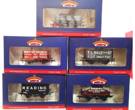 OO scale, Bachmann, 5x Private Owner wagons, all different, excellent condition, slight storage wear to boxes. P&amp;P Group 