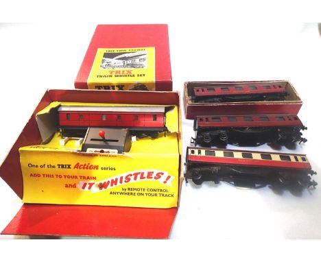 OO scale Trix Twin whistling coach set, boxed, plus three Shortie Bogie coaches. P&amp;P Group 1 (£14+VAT for the first lot a