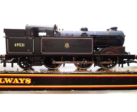 OO scale Mainline N2 class, 0.6.2 tank, Black, Early Crest, 69531 in very good condition, slight oil marks on one side, box i