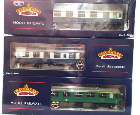 OO scale, 3x Bachmann coaches in blue/grey, 39-050A, 39-125A and green 513389, all in excellent condition, boxes fair - very 