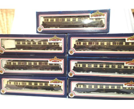 OO scale, 7x Bachmann Collett coaches, 34-050 2x, 34-050B, 34-100B, 34-125A, 34-075 and 34-100, all in excellent condition, b