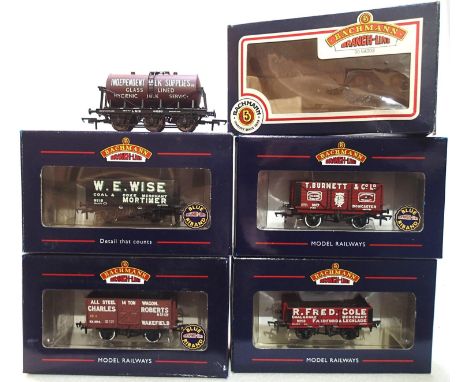 OO scale, Bachmann, 5x Private Owner wagons, all in excellent condition, boxes with wear, 6 wheel tanker Independent Milk wro