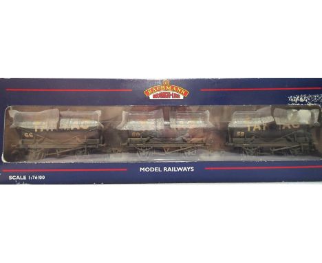 OO scale, Bachmann 37-670 set of three 14 ton tankers, Tarmac black weathered, excellent condition, box with wear. P&amp;P Gr